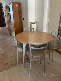 Tavolo con 4 sedie