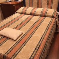 Letto sommier e testata alla francese