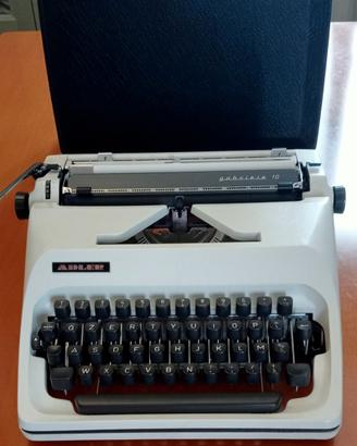 Macchina da scrivere Adler Gabriele 10 del 1976