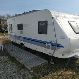 Caravan Hobby con veranda doppia
