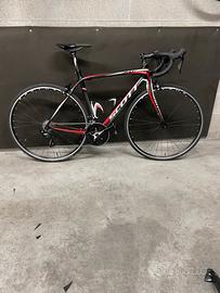Bici da corsa in carbonio scott