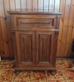 Mobiletto in legno
