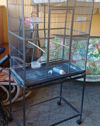 gabbia con carrello con ruote