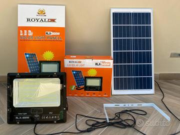 Faro a led 800W con pannello solare 