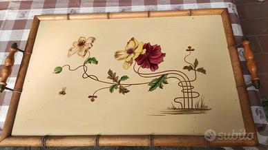 Vassoio Stile Liberty con motivi floreali e bambù