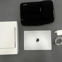 MACBOOK 13' (2024) M3 8gb ram 256 gb SSD
