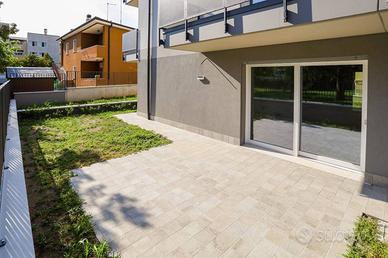 Appartamento di 149 m² con 4 locali e box auto a V