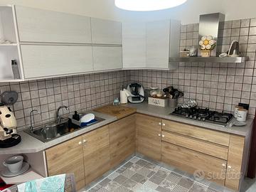 Camera da letto e cucina semi nuovi buon prezzo