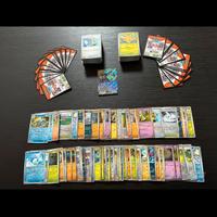 Lotto 300 carte Pokemon Evoluzioni a Paldea