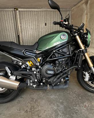 Benelli Leoncino 800