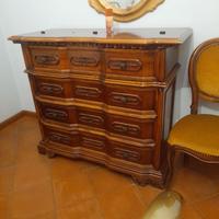 un comò 125 x 51 x h 106 cm e due comodini in legn