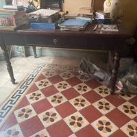 Grande Scrivania in noce