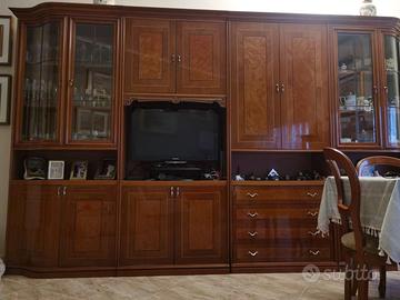 Mobile soggiorno più tavolo e sedie