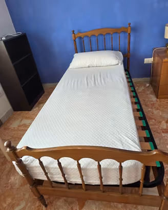 Letto  e comodino