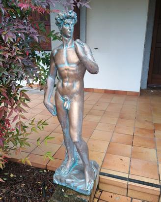 statue da giardino e vasi