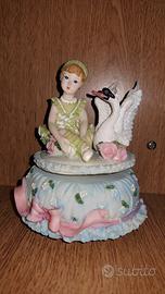 Carillon musicale con ballerina e cigno bianco
