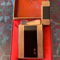 Accendino Dupont placcato oro, laccato, cifre Giap