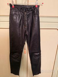 Pantaloni da donna in pelle stile biker
