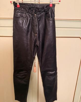 Pantaloni da donna in pelle stile biker