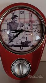 Orologio da parete rosso con timer vintage