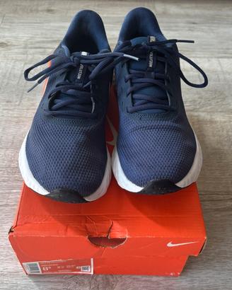 Nike Revolution 5 TG. 42