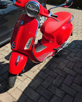 vespa primavera 125 Red