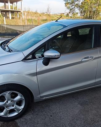 FORD FIESTA  GPL FULL OPTIONAL 