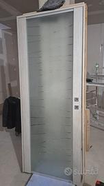 Porta con vetro decorato