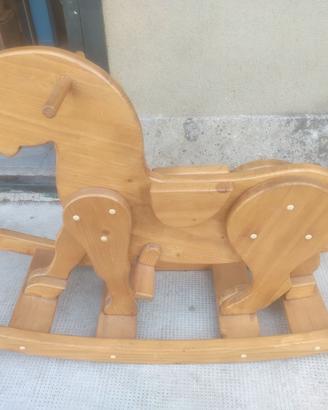 cavalluccio a dondolo