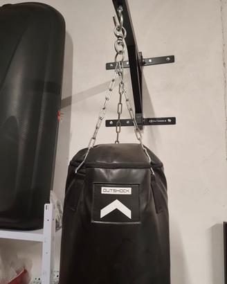 sacco da boxe con staffa 