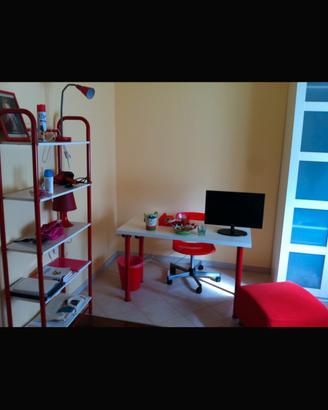 armadi, scrivanie, letti per universitari