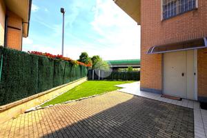 VILLA A SCHIERA D'ANGOLO A NICHELINO