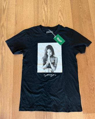 T-shirt nera HIGGINS con stampa “pray”