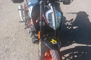 moto ktm DUKE 390