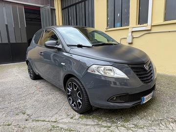 Lancia Ypsilon 5 Porte Ypsilon 1.2 8v GPL S MomoDe