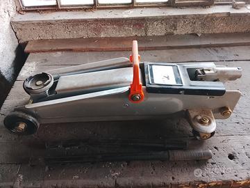crick idraulico carrellato da officina 