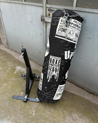 Sacco da boxe più staffa