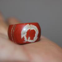 Anello in Diaspro Rosso Circolare Bianca –