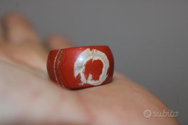 Anello in Diaspro Rosso Circolare Bianca –