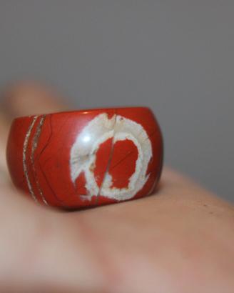 Anello in Diaspro Rosso Circolare Bianca –