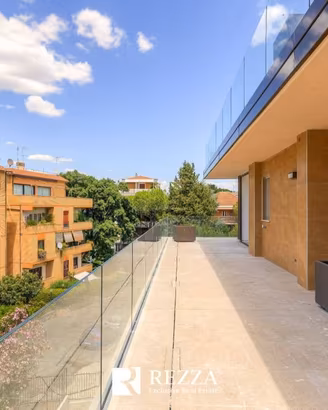 Appartamento di 479 m² con più di 5 locali e box a