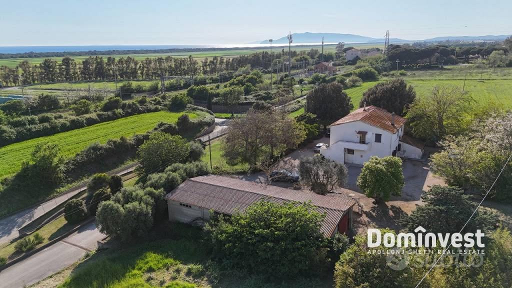 Rustico / Casale di 311 m² con più di 5 locali a C - Vista 3