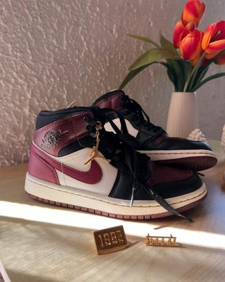  Nike Air Jordan 1 Mid