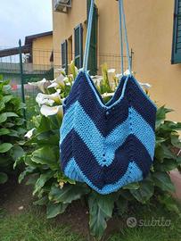 Borsa a sacca blu NUOVA fatta a mano all'uncinetto