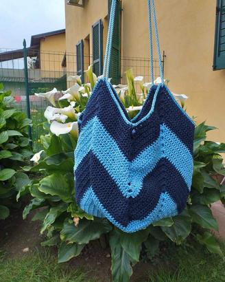 Borsa a sacca blu NUOVA fatta a mano all'uncinetto