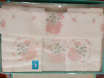 lenzuolo matrimoniale e copriletto ricamo a mano