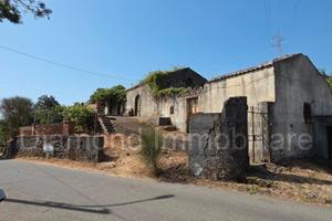 Rustico e palmento con terreno a Piedimonte Etneo