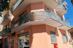 LOCALE COMMERCIALE LOCATO A POSTE ITALIANE IDEALE