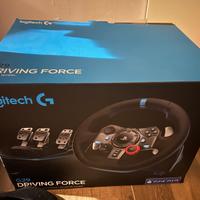 PlayStation 4 e volante logitech