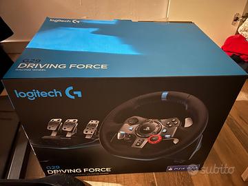 PlayStation 4 e volante logitech